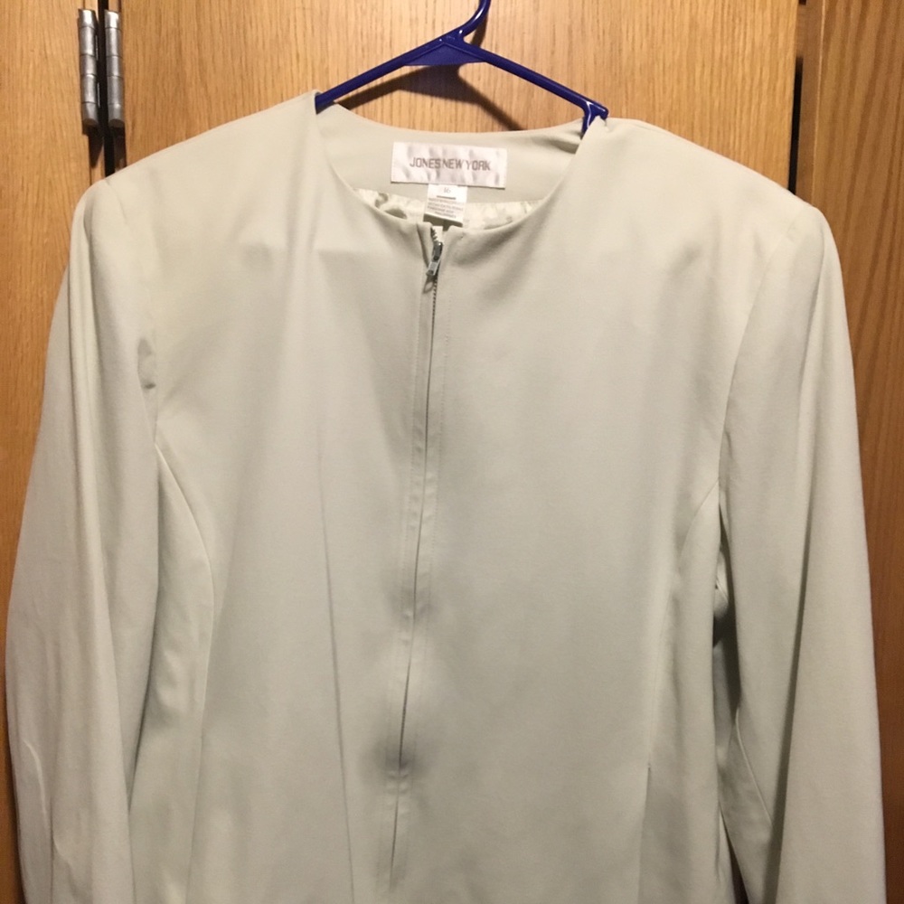 Jones New York size 16 zip up suit jacket beige